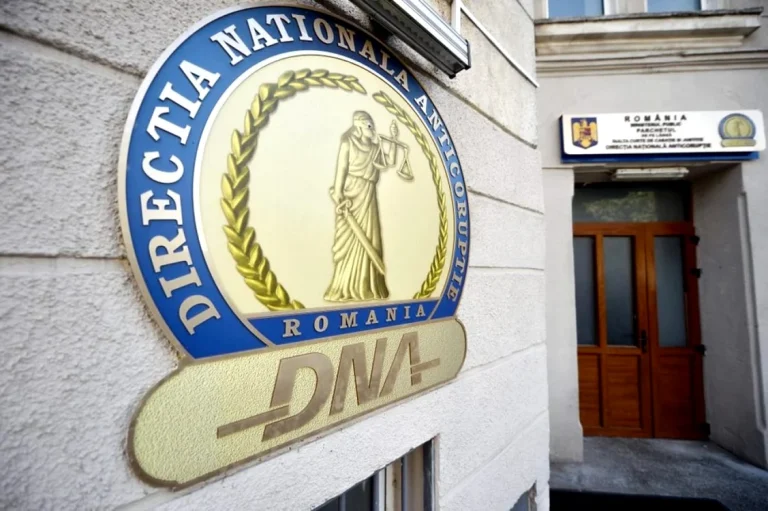 Doi medici militari chirurgi din Constanța plasați sub control judiciar pentru luare de mită