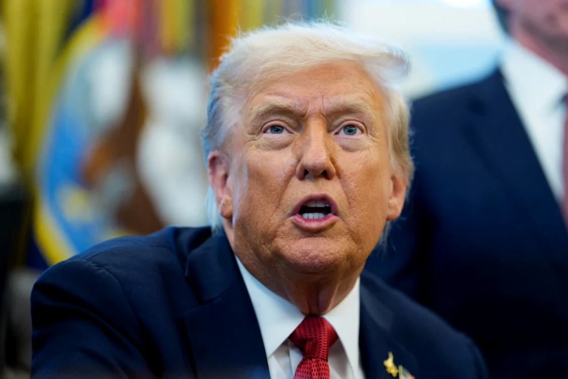 Trump critică M.Britanie după eliberarea pe cauţiune a suspecţilor unui presupus complot la o bază folosită de SUA