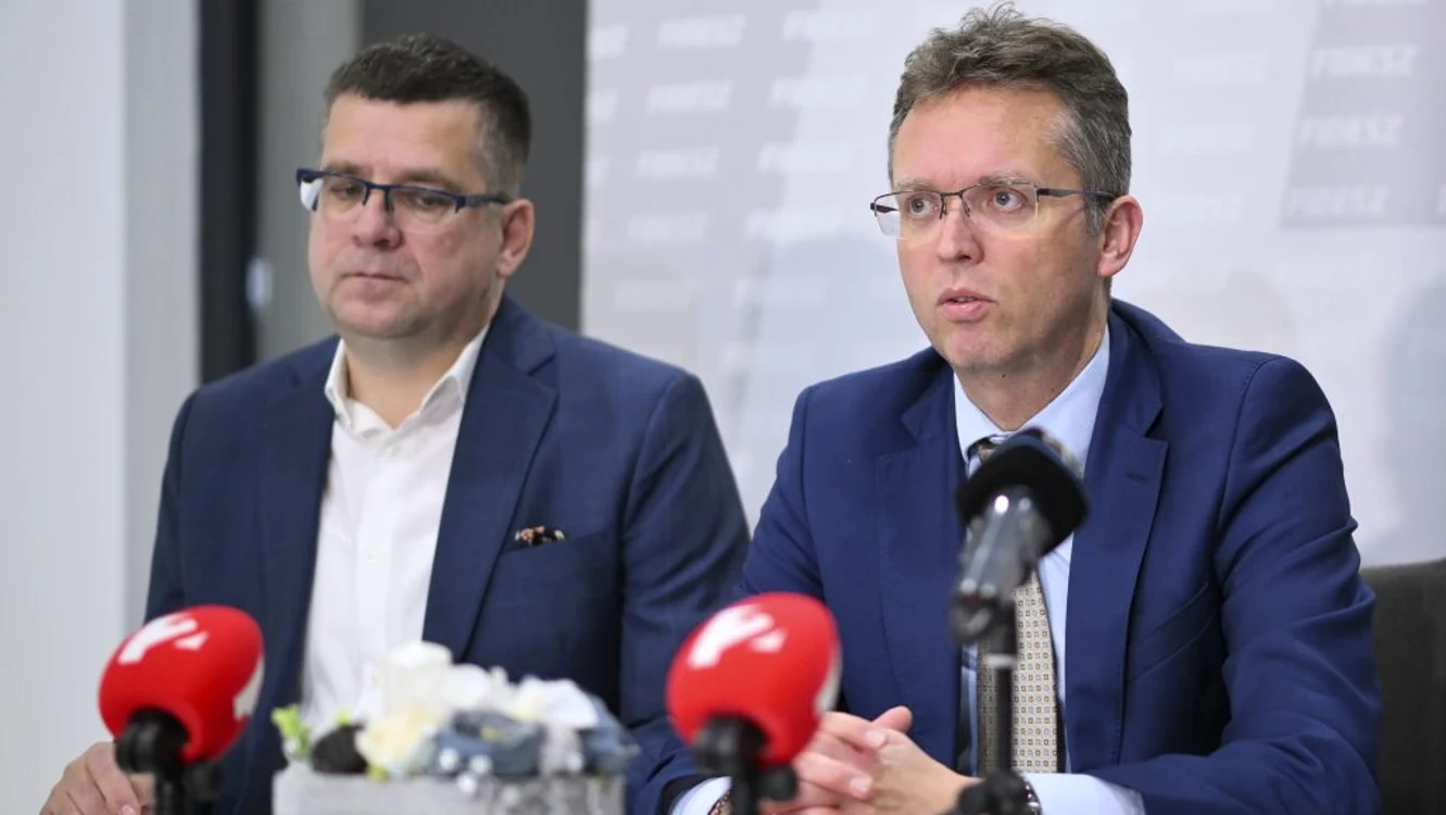 Doi foști miniștri din guvernul lui Viktor Orbán, reținuți în dosare de corupție