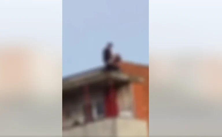 Dosar penal după imagini virale cu două persoane surprinse în acte sexuale pe acoperișul unui bloc din Oradea