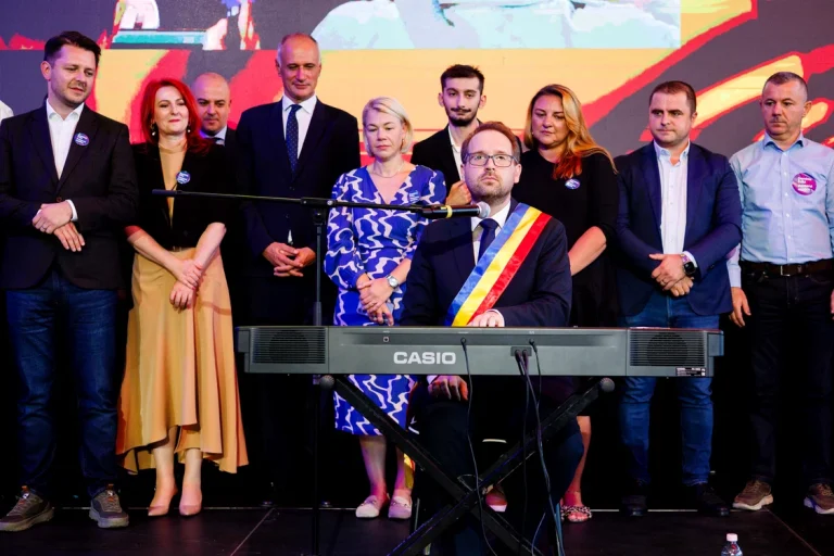 Dominic Fritz își încheie mandatul ca primar al Timișoarei; Ruben Lațcău preia interimatul