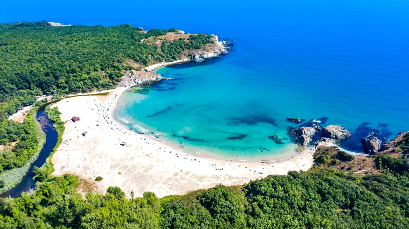 Românii, cel mai numeros grup de turiști străini în Bulgaria în august; câți bulgari au mers în afară
