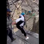 Controverse în Daghestan după imagini cu o turistă împinsă de pe platforma unei tiroliene