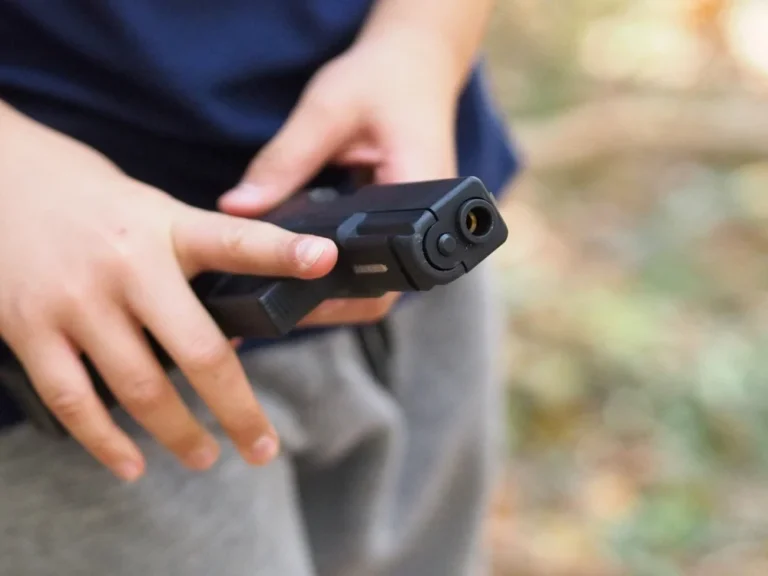 Incident grav la o creșă din Michigan: un copil a adus în rucsac un pistol încărcat