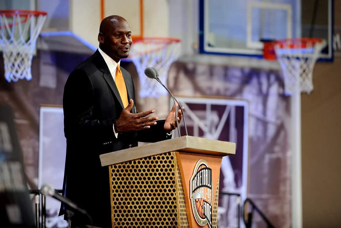 Tricoul purtat de Michael Jordan în finala din 1998 s-a vândut la 12,26 milioane de dolari, record pentru baschet