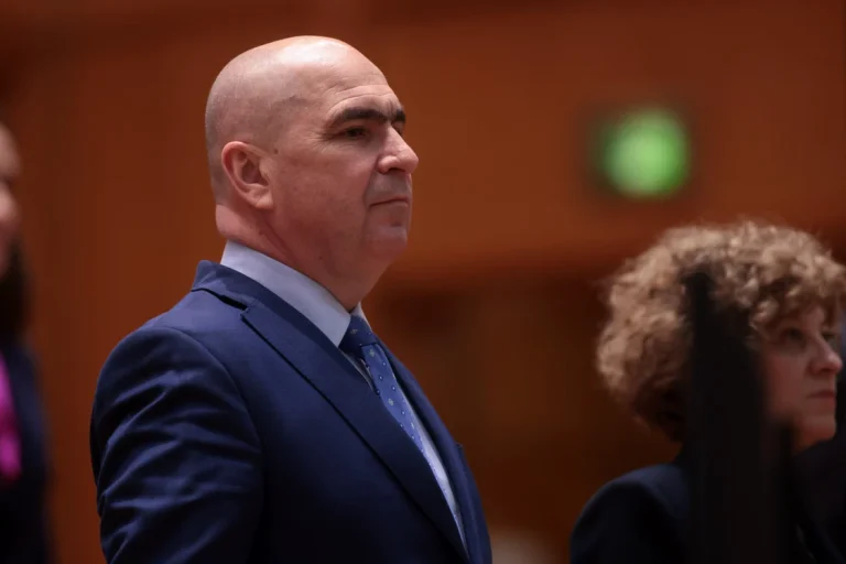 Ilie Bolojan huiduit în Parlament înainte de discursul pentru învestirea Guvernului Mureșan