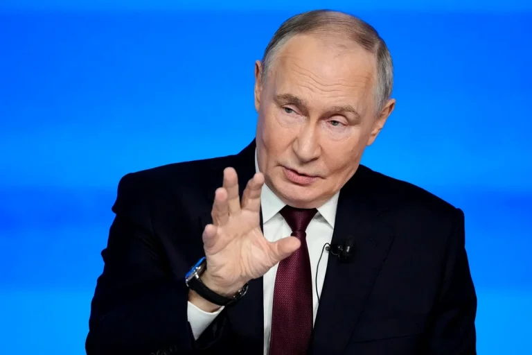 Putin admite că Rusia a subestimat loviturile asupra rafinăriilor și avertizează asupra penuriei de carburanți