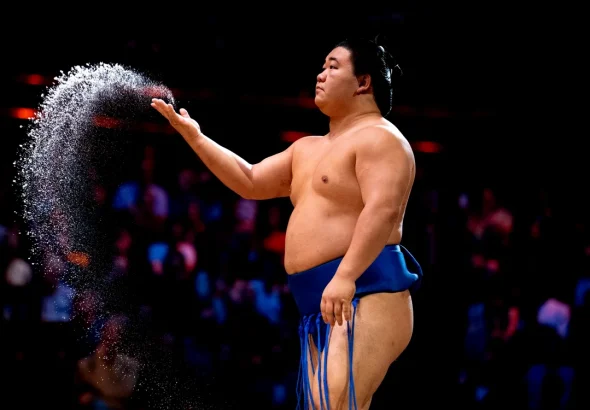 Are 123 kg și vrea să ajungă la 130: dieta extremă a luptătorului de sumo Seigo Fujinokawa