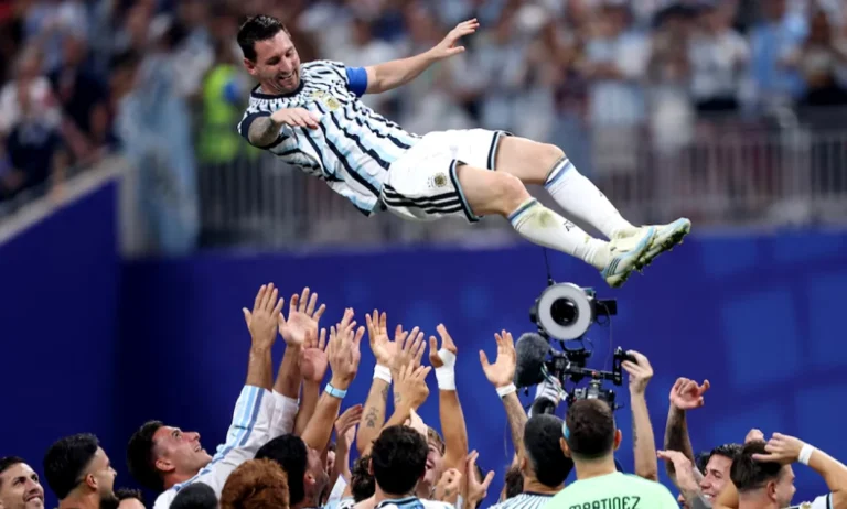 Lionel Messi anunță retragerea din naționala Argentinei după aproape 20 de ani