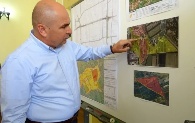 Cartierul Diasporei din Oradea, anunțat în 2019, rămâne un teren viran; o stradă modernizată a costat 1,6 milioane lei
