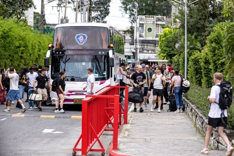 Marinarii de pe portavionul USS Abraham Lincoln au ajuns în Pattaya după 250 de zile pe mare: primele ore pe uscat