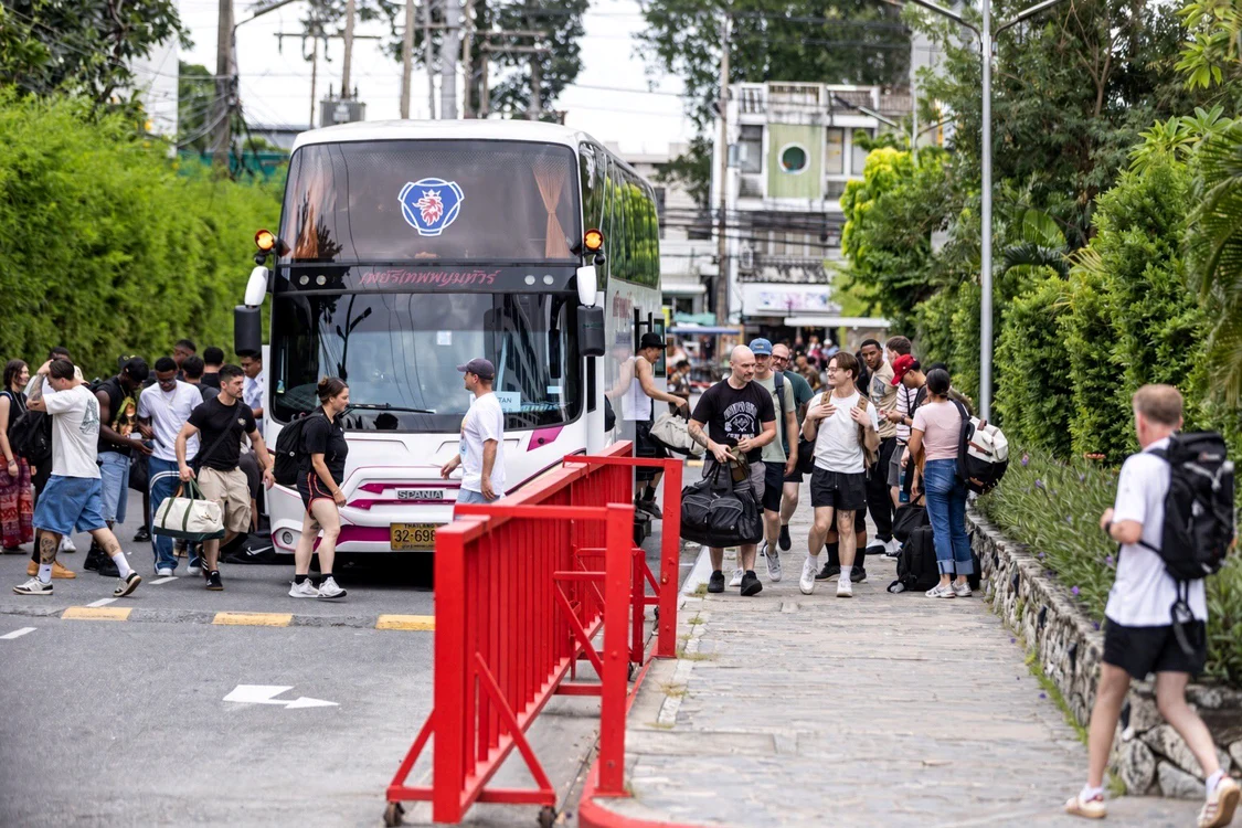 Marinarii de pe portavionul USS Abraham Lincoln au ajuns în Pattaya după 250 de zile pe mare: primele ore pe uscat