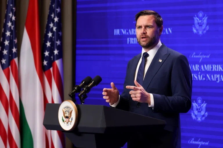 JD Vance refuză să numească „război” confruntarea dintre SUA și Iran: „Nu sunt schimburi de focuri active”