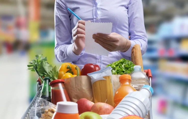 Doar 8,7% dintre români au reuşit să economisească în ultimul an; un sfert şi-a folosit economiile, 23% s-au îndatorat