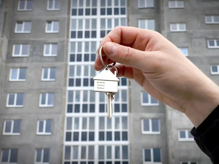 Apartament cu 3 camere din Sectorul 5, scos la licitație cu preț de pornire de circa 22.800 euro