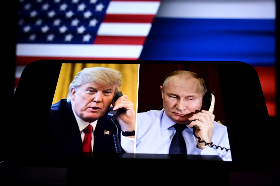 Donald Trump afirmă că Vladimir Putin nu va ataca teritoriul NATO și trimite emisari pentru negocieri de pace