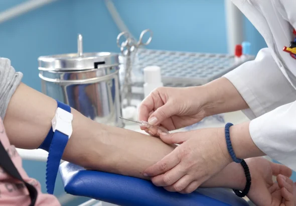 EMA verifică siguranța tuturor tratamentelor injectabile cu fier din UE după cazuri de hipofosfatemie severă