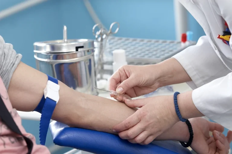 EMA verifică siguranța tuturor tratamentelor injectabile cu fier din UE după cazuri de hipofosfatemie severă