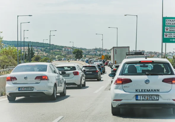 Un gest în trafic te poate lăsa fără permis în Grecia: amendă de 150 euro și suspendare de 40 de zile