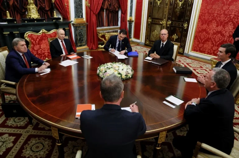 Șeful diviziei de sancțiuni din Trezoreria SUA i-a însoțit pe emisarii lui Trump în vizita la Moscova