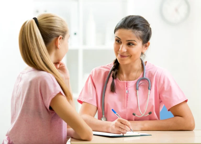 Părinții nu mai sunt obligați să obțină aviz epidemiologic după fiecare vacanță în anul școlar 2026-2027