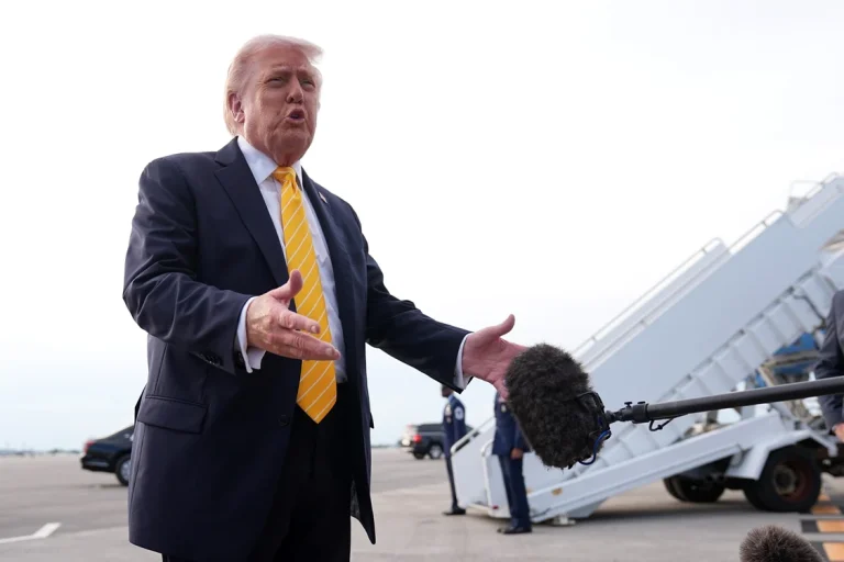 Aprobare în scădere pentru Trump în sondaje, în pofida eforturilor de rebranduire a simbolurilor americane