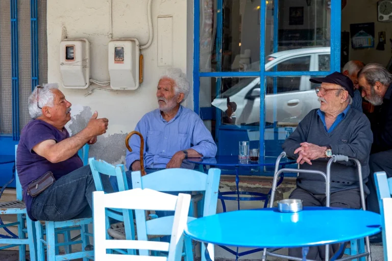 Satul din Samos unde zeci de localnici depășesc 100 de ani: viața simplă, cheia longevității