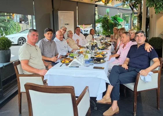 Valentin Ceaușescu, alături de legendele Stelei într-o întâlnire la restaurant din Capitală