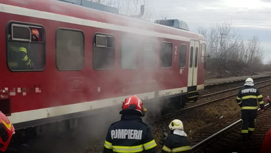 Incendiu la locomotiva unui tren tehnologic în stația Buftea; alimentarea electrică oprită pe tronsonul Periș–Chitila