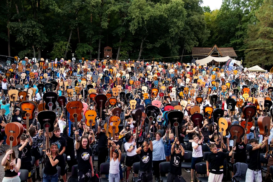 Record la Guitar Meeting Festival: peste 1.200 de chitariști au cântat simultan la Muzeul ASTRA din Sibiu