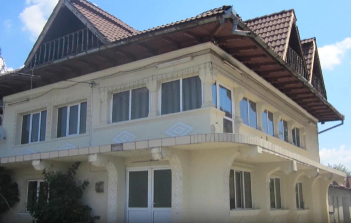 ANAF scoate la vânzare o vilă de peste 300 m² din Târgu Jiu cu 25.800 de euro. De ce nu apare cumpărătorul