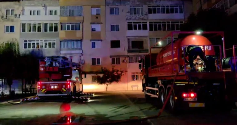 Incendiu la bloc în Balș: 52 de persoane evacuate, primarul promite sprijin urgent