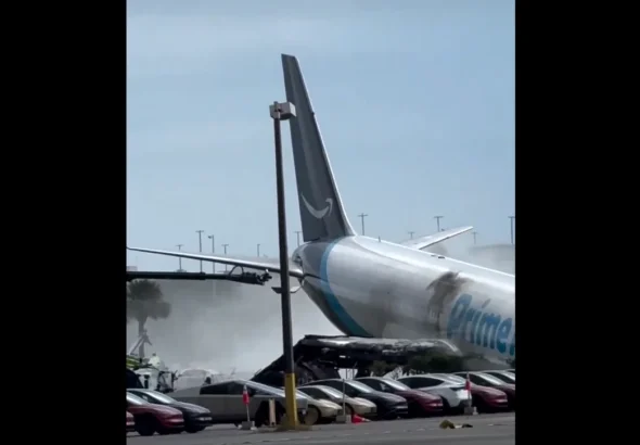 Cinci oameni au murit după ce un avion cargo Amazon Prime Air a ieșit de pe pistă la Miami și a lovit vehicule