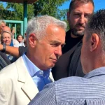 Un bărbat neînregistrat ca preot l-a întâmpinat pe Călin Georgescu la Mănăstirea Dobrovăț, afirmă surse