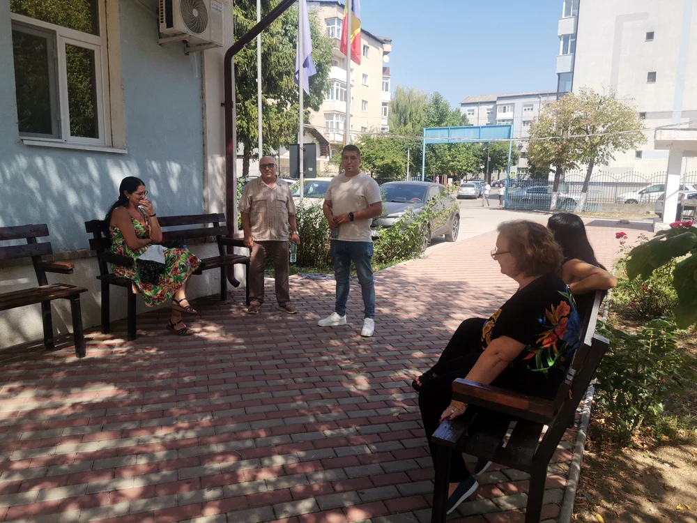 Zeci de profesori din Olt au așteptat până în ultima zi de vacanță pentru un post la catedră