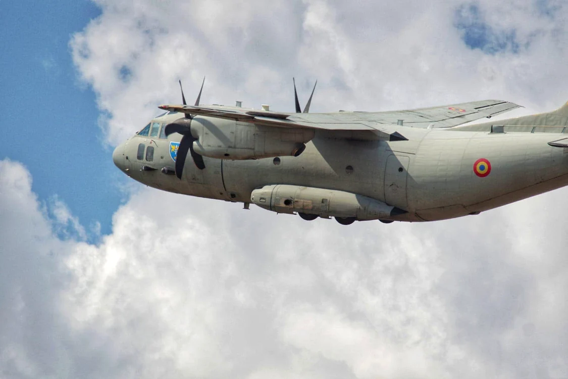 Un pacient cu arsuri transportat de urgență la Bruxelles cu o aeronavă C-27J Spartan a Forțelor Aeriene Române
