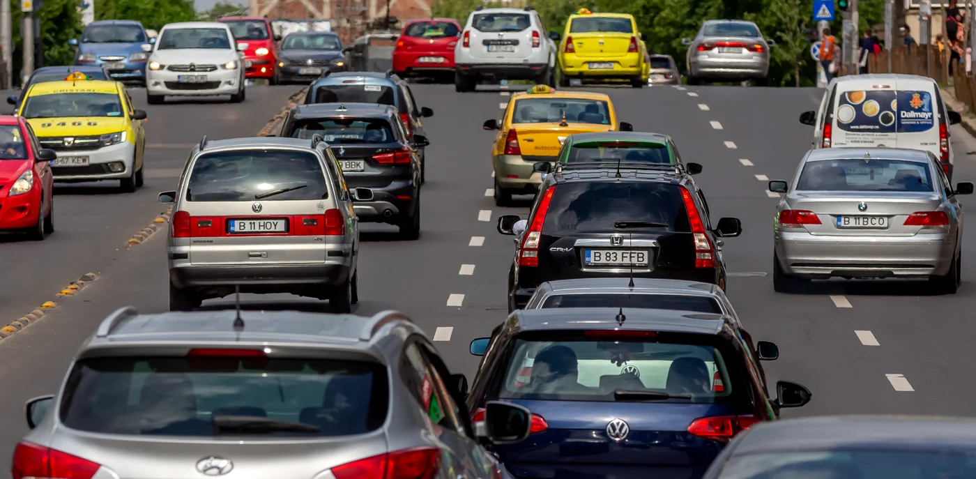 UE renunță la interdicția din 2035 pentru motoarele termice: noul obiectiv permite și hibride sau combustibili alternativi
