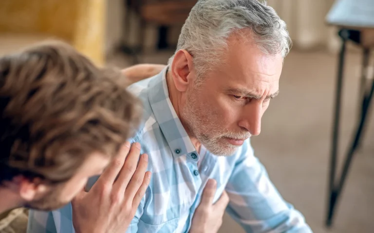 Patru semne care pot apărea cu zile înainte de un infarct. Simptomele pe care nu trebuie să le ignori