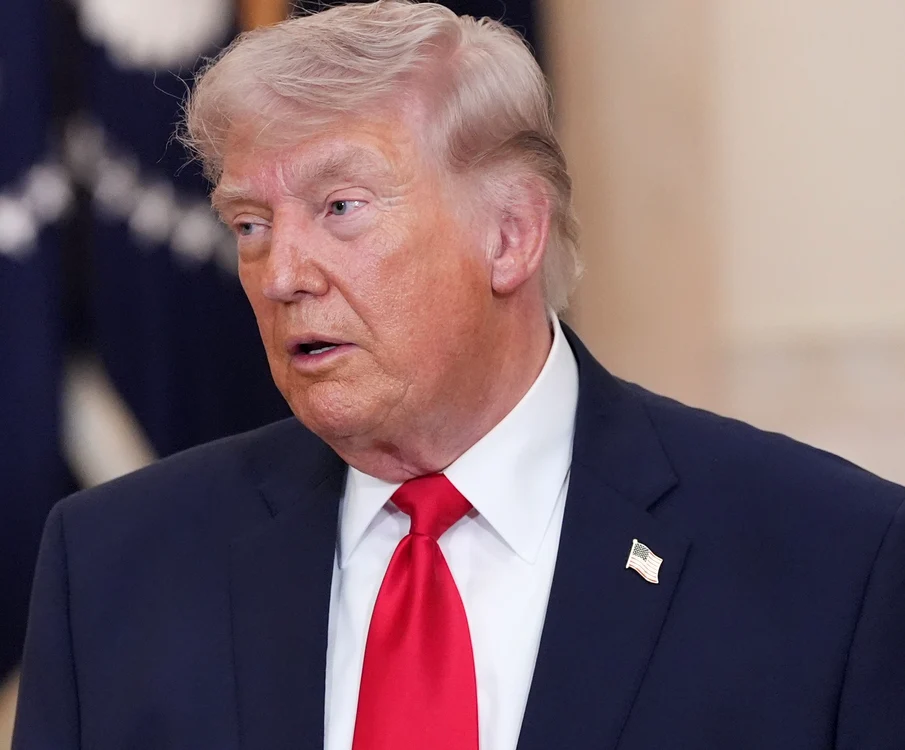 Trump a publicat pe Truth Social o hartă cu steagul SUA suprapus peste Canada, Groenlanda, Mexic și insule din Caraibe