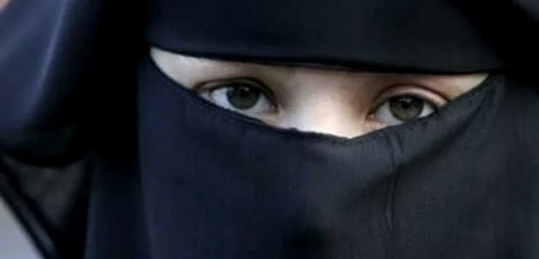 Austria interzice vălul islamic pentru fete până la 14 ani în şcoli