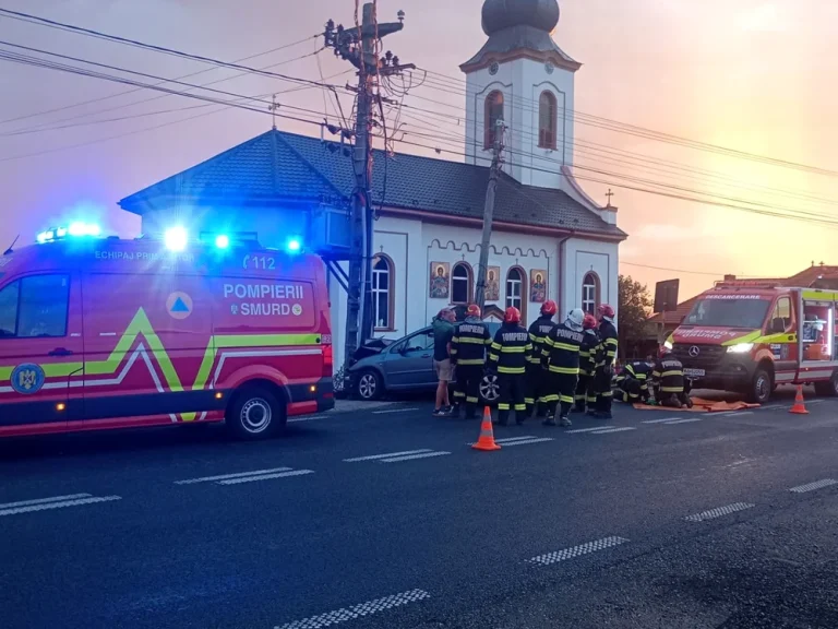 Doi pompieri aflați în timpul liber au salvat un bărbat inconștient după un accident în comuna Groși, Bihor