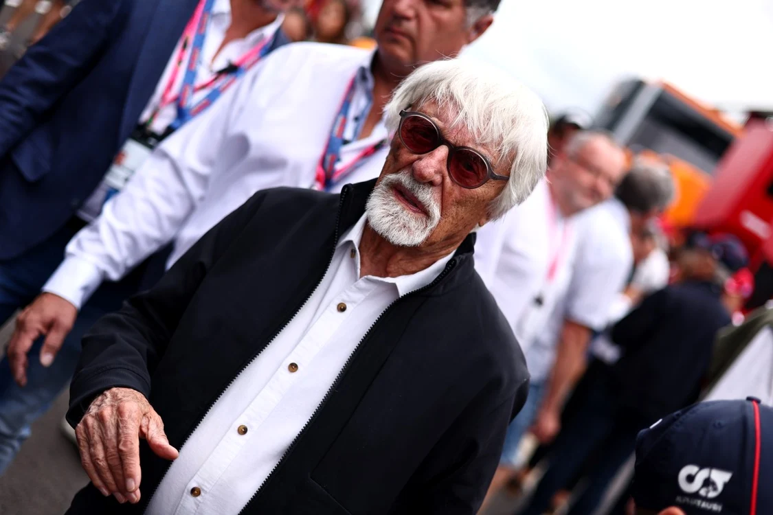 Bernie Ecclestone oprit la aeroportul din Cascais pentru că transporta o pușcă fără documente