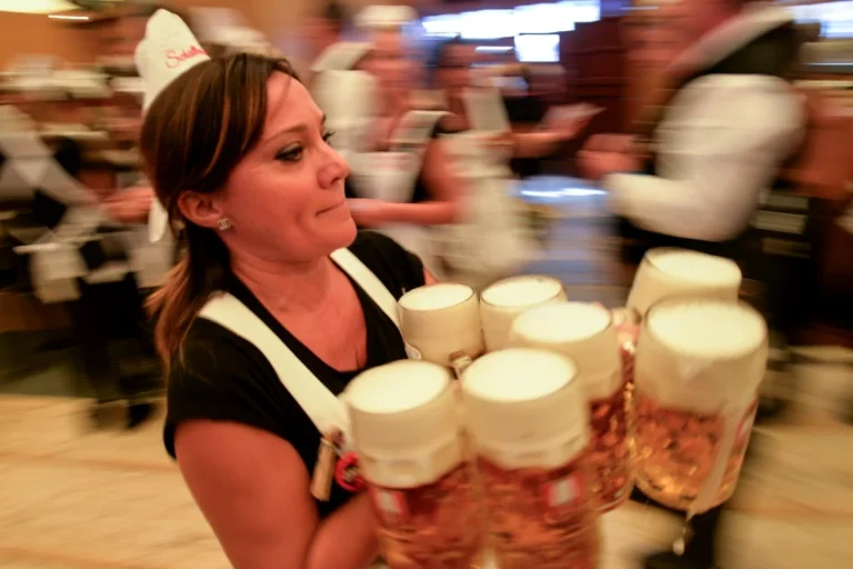 Dispută juridică la Oktoberfest: cine are dreptul să vândă bere și să administreze corturile festivalului?