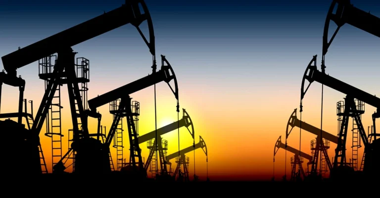 Petrolul Brent urcă peste 100 USD/baril din cauza escaladării conflictului din Orientul Mijlociu