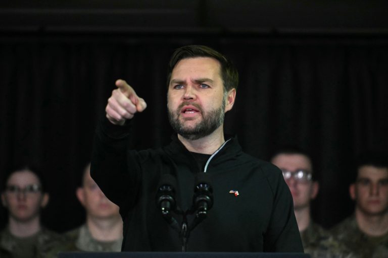 JD Vance: Nu m-ar surprinde dacă Antihristul ar fi „printre noi”. A vorbit şi despre imaginea AI cu Donald Trump