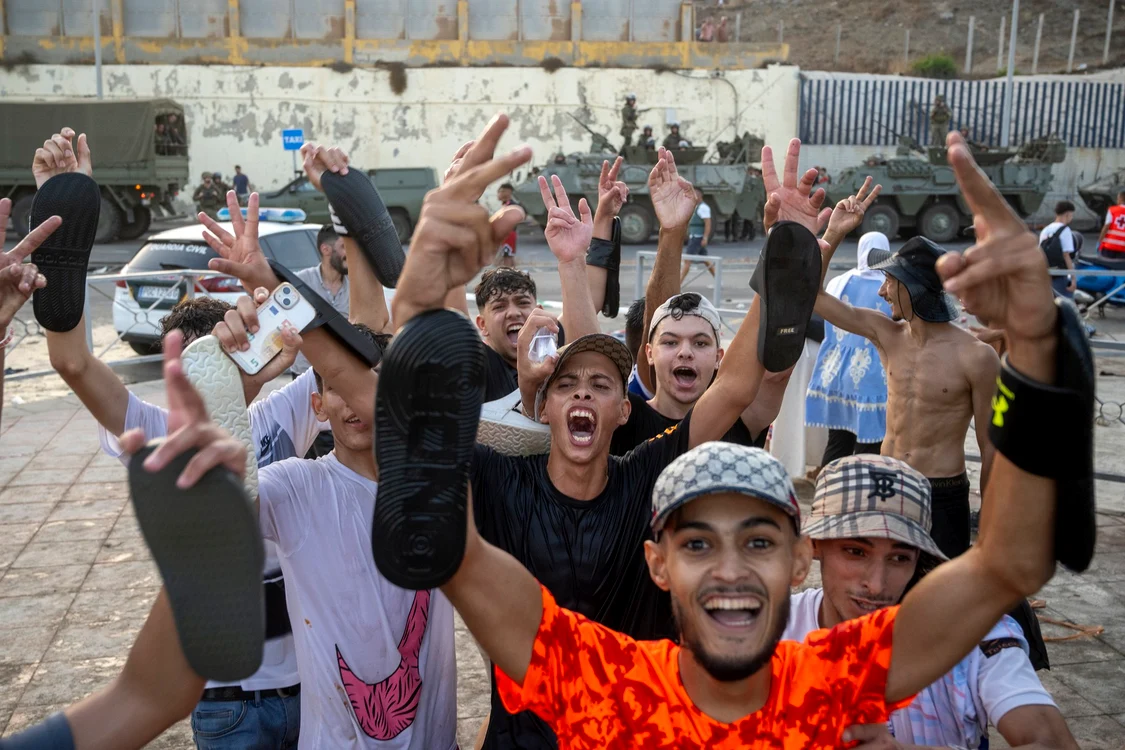 UE acordă Spaniei 114,7 milioane de euro pentru securizarea frontierei din Ceuta după sosirea a peste 70.000 de migranți