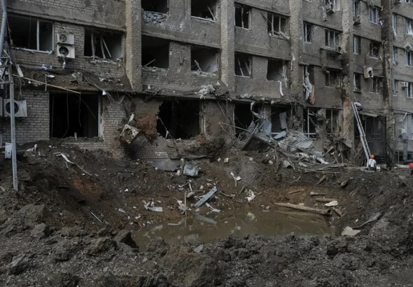 Ofensiva lentă a Rusiei erodează „centura de fortărețe” din Donbas, iar Ucraina trece în defensivă