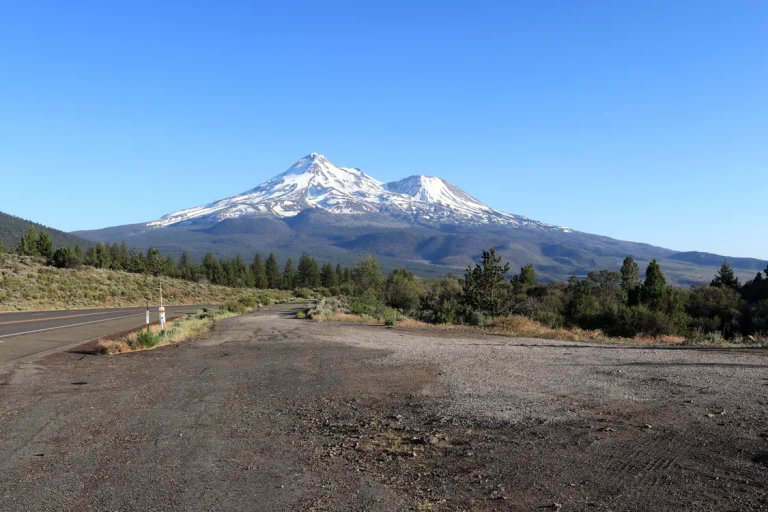 Trei turiști, salvați de pe Monte Shasta după ce au urmat recomandările unui chatbot AI