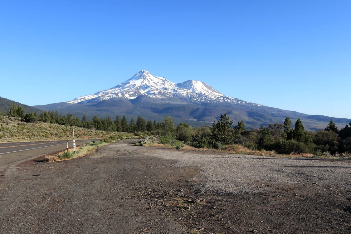 Trei turiști, salvați de pe Monte Shasta după ce au urmat recomandările unui chatbot AI