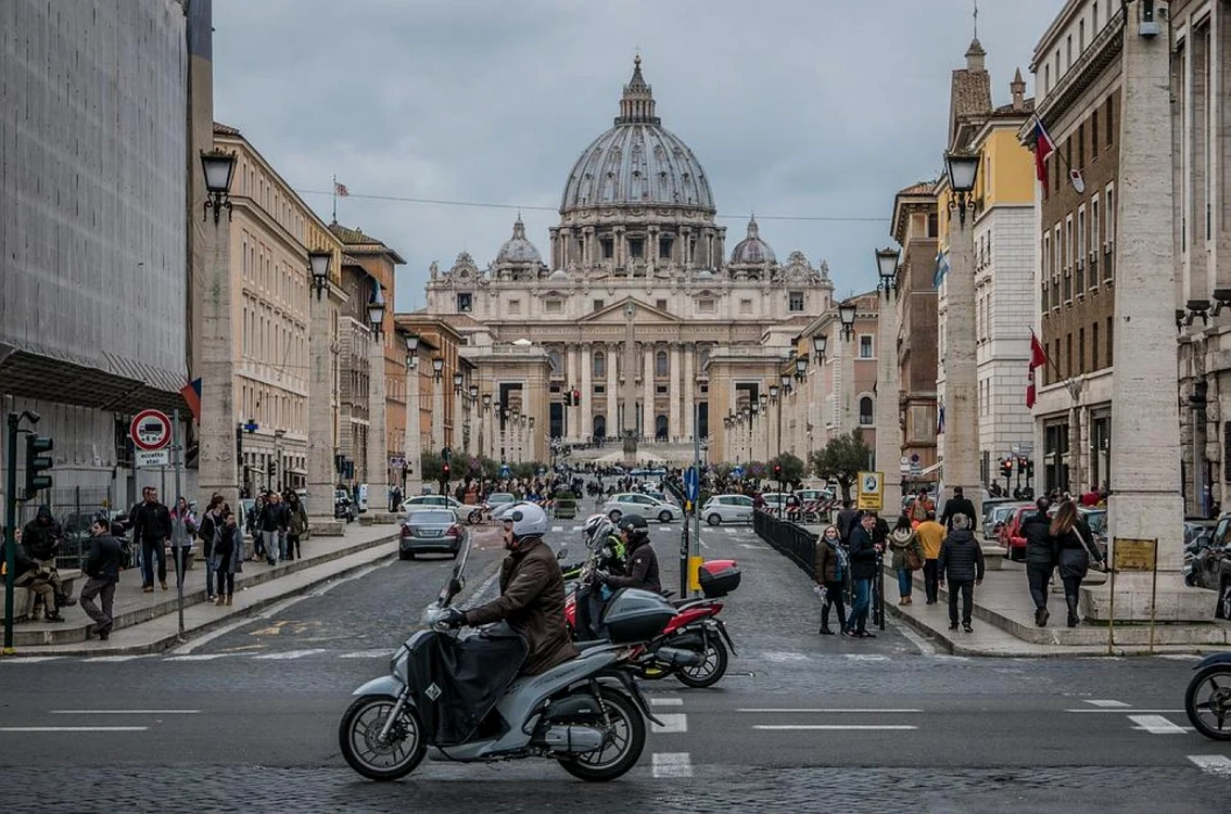 Un român stabilit în Italia explică de ce tot mai mulți pleacă: „Să nu ne mai fure statul 50% din muncă”